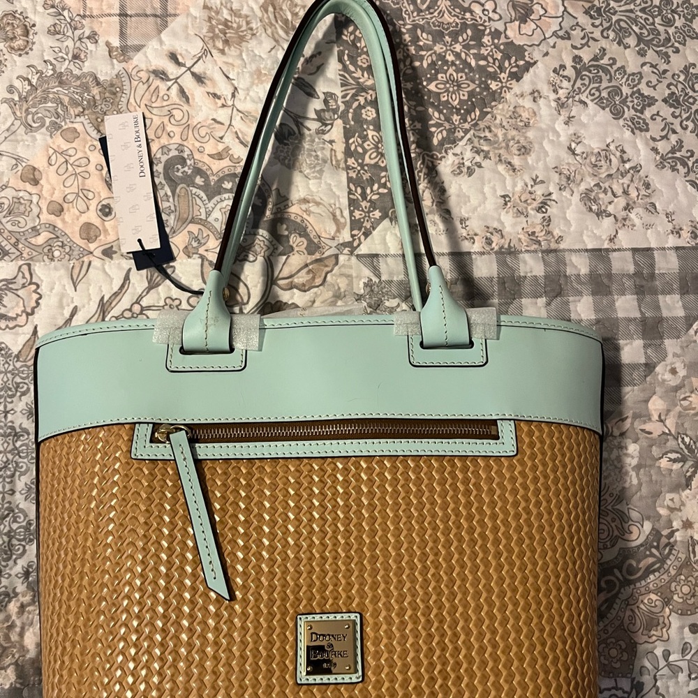 SOLD!! BNWT DOONEY & BOURKE BAG W/DUSTBAG - Picture 1 of 11